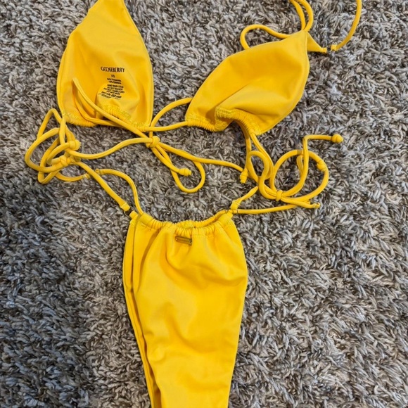 Gooseberry - Yellow Triangle Bikini Set - Picture 4 of 4